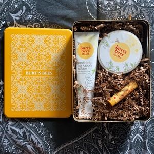 *NEW* Burts Bees “Mama” Kit